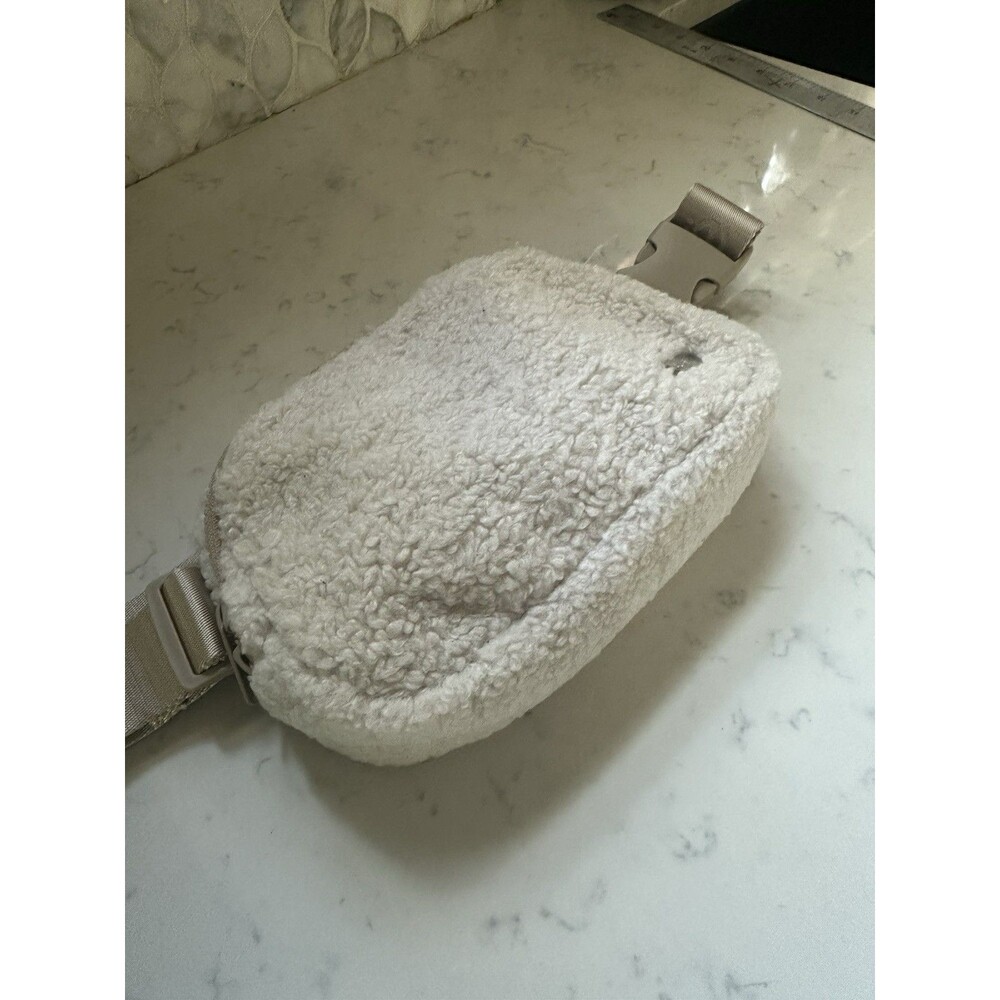 Lole Sherpa Belt Bag Unisex One Size Ivory
